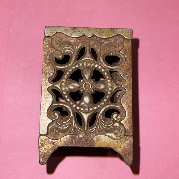 ANTIQUE CAST IRON 6 SIDED ORNATE SAFE BANK PATENT DATE 1896 - Picture 2 of 7